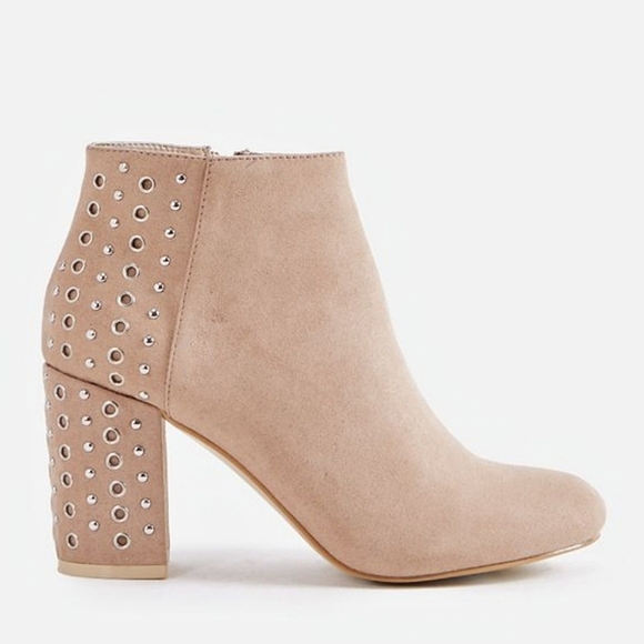 NEW JustFab Holyn Bootie Tan Cream Faux Suede & Silver Studded Grommet Heels 8.5 - Picture 1 of 12